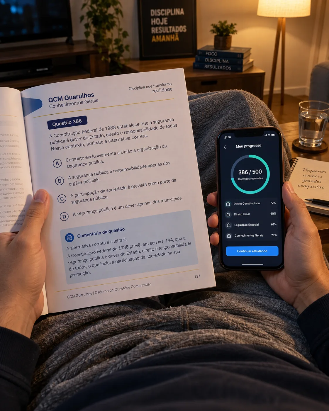 Revisão noturna em casa com apostila impressa e progresso no celular